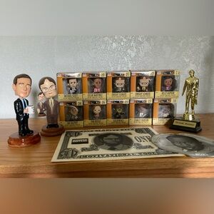Collectors The Office  set 10 mini figures 119-28,2 bobble heads 1 Dundie Award